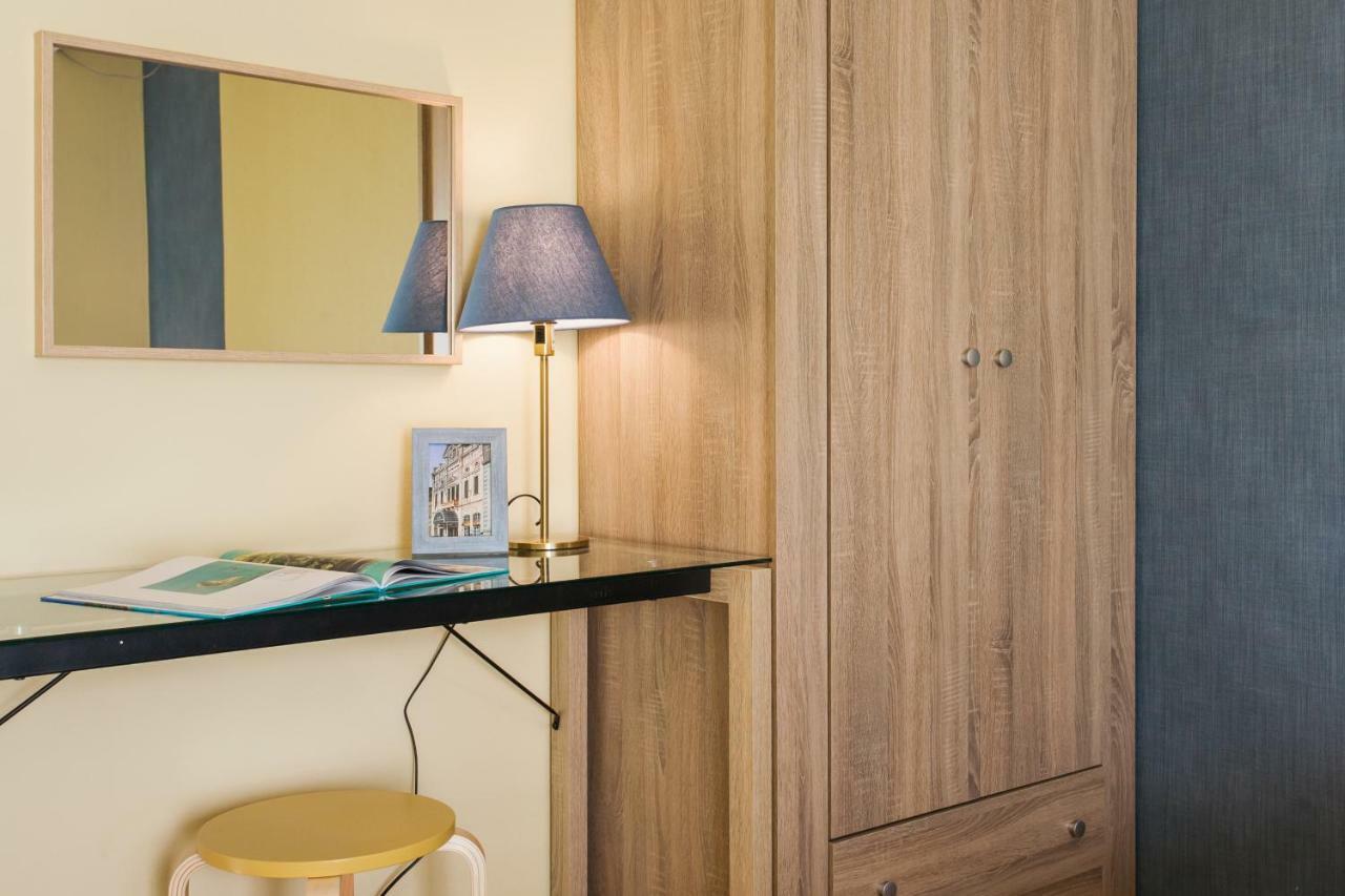 Private Central View Rooms In Apartment Near To Acropolis Metro Station Athens Exterior photo