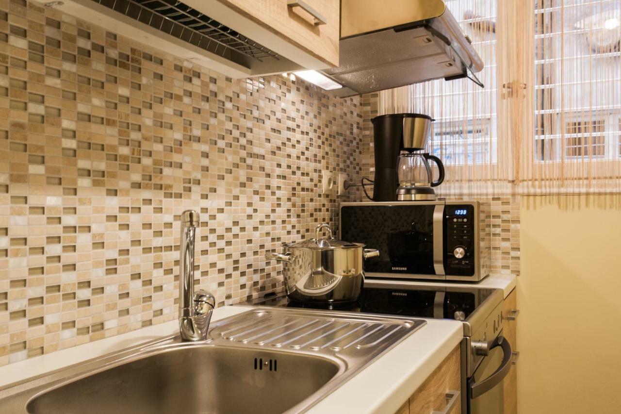 Private Central View Rooms In Apartment Near To Acropolis Metro Station Athens Exterior photo